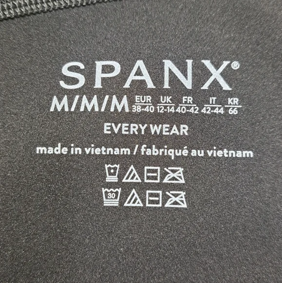 SPANX Women's Every Wear Bike Shorts With Small Pocket Very Black Size Medium - Picture 10 of 16